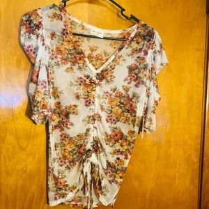 🌸 NWT Free Kisses Top size S